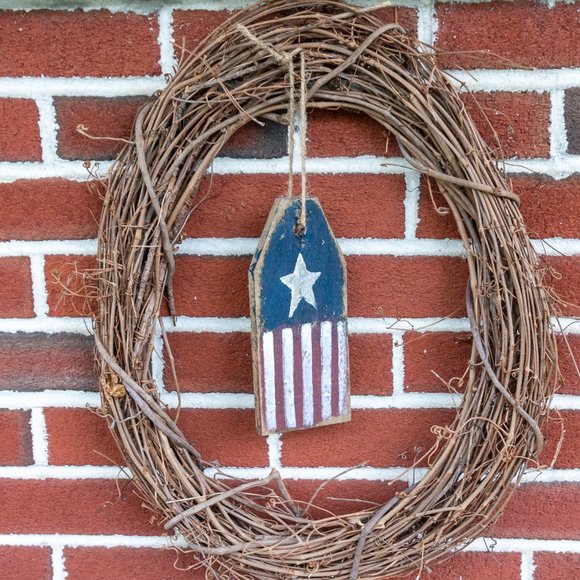 Rustic Primitive Country AMERICAN FLAG Hanging Tag 4th Of July Decor Americana - Picture 1 of 3